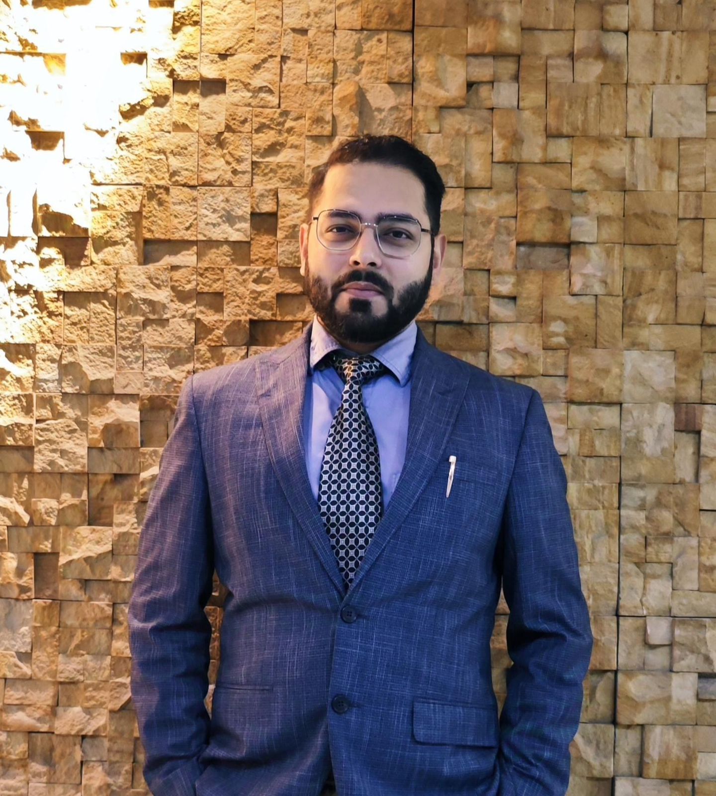 Dr. Akshay Lekhi